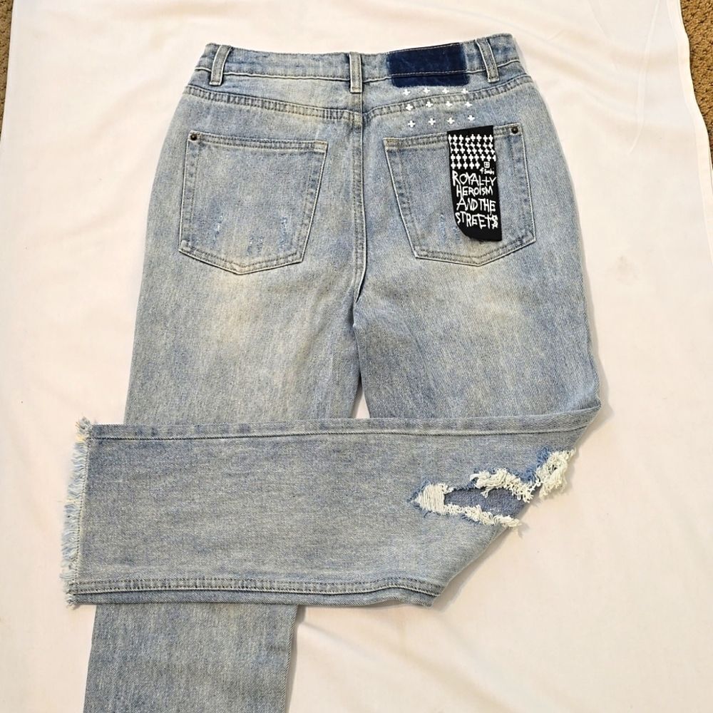 DESIGN‎ SASA DISTRESSED JEANS SIZE MEDIUM.